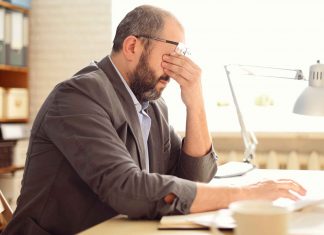 بدبینی میتواند شما را به بیماری قلبی مبتلا کند